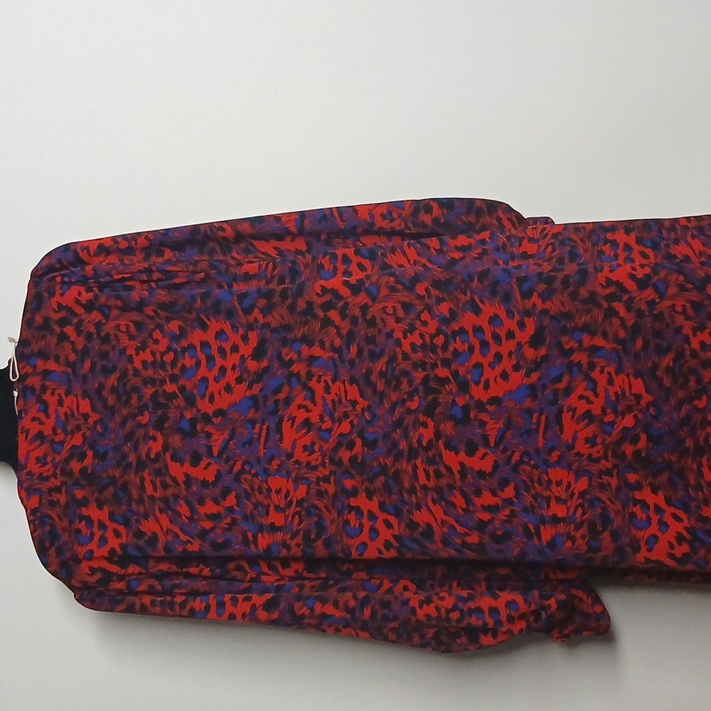 Jodifl Women Vibrant Red Blue Patterned Dress size Medium NWT - Picture 5 of 7